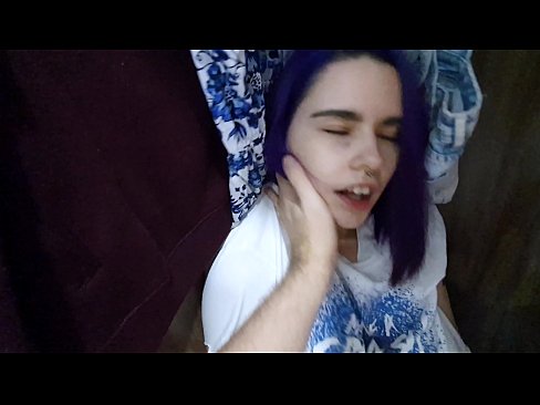 ❤️ Олоод миний эгч нь шүүгээний болон тусалсан түүний булэг Порно видео манайд ❌️❤